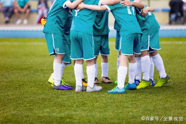 周启豪逆袭张本智和，国乒男队成功晋级八强